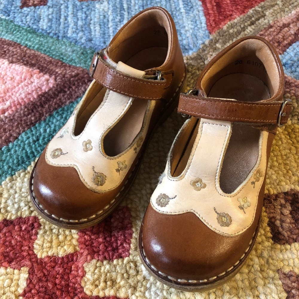 Petit Nord T-Bar Scallop Shoes – EU 28 / US 11K – Hand-Embroidered